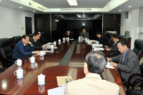 省住房城鄉建設廳黨組書記顧小平主持召開廳黨組會議，專題學習黨的十八屆六中全會精神